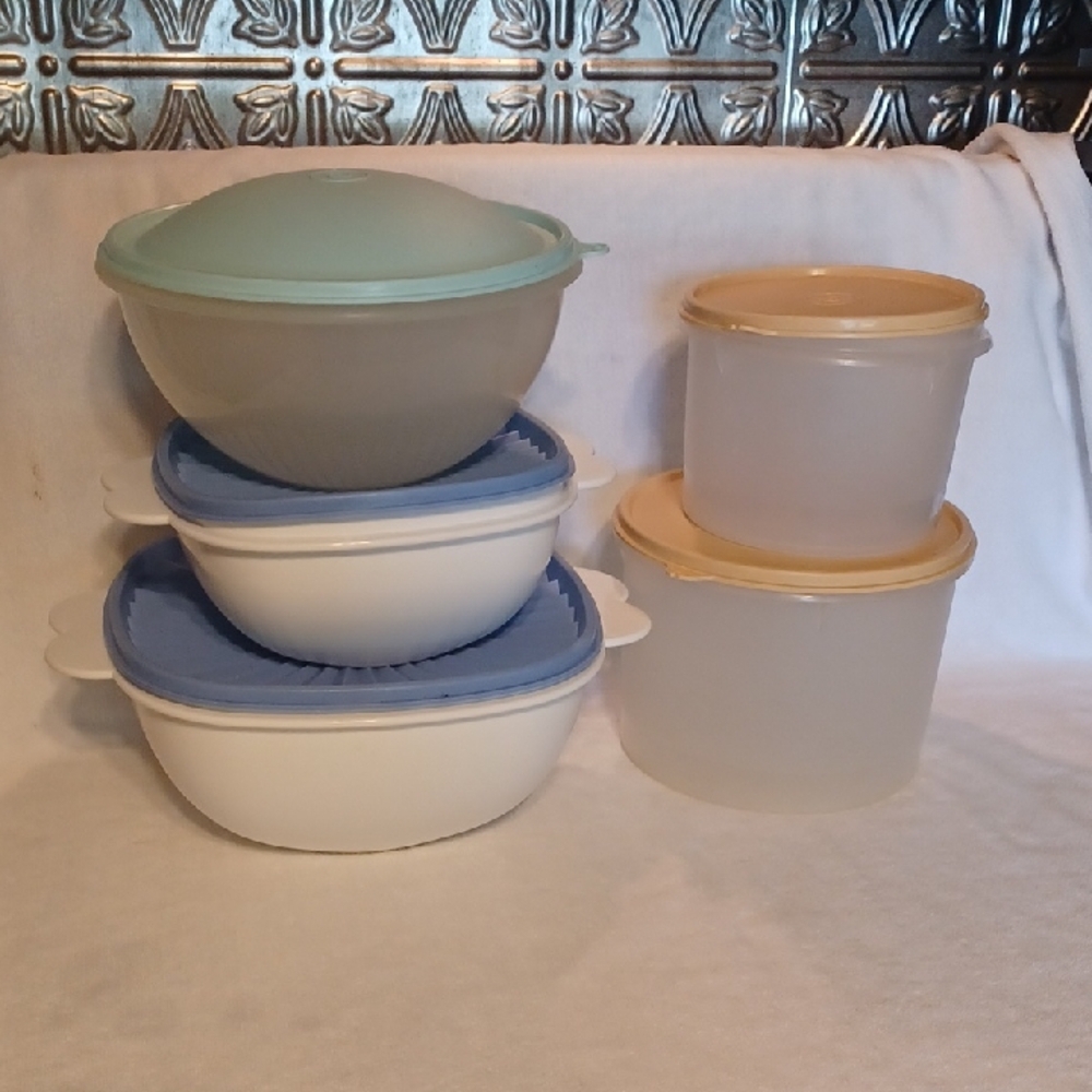 Tupperware Blue and Cream Storage Set